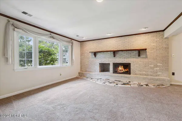 25 Birmingham Drive, Manalapan, NJ 07726