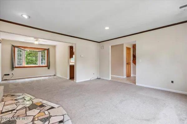 25 Birmingham Drive, Manalapan, NJ 07726