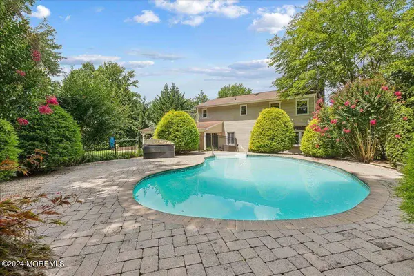 25 Birmingham Drive, Manalapan, NJ 07726