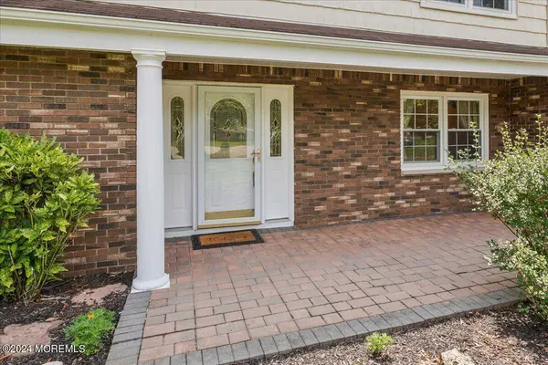 25 Birmingham Drive, Manalapan, NJ 07726