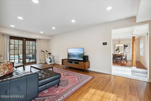 8 Eliot Road, Manalapan, NJ 07726