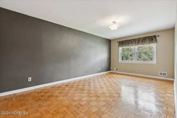 25 Birmingham Drive, Manalapan, NJ 07726