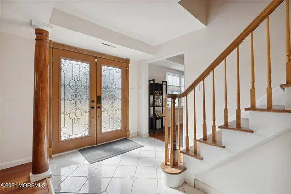 8 Eliot Road, Manalapan, NJ 07726