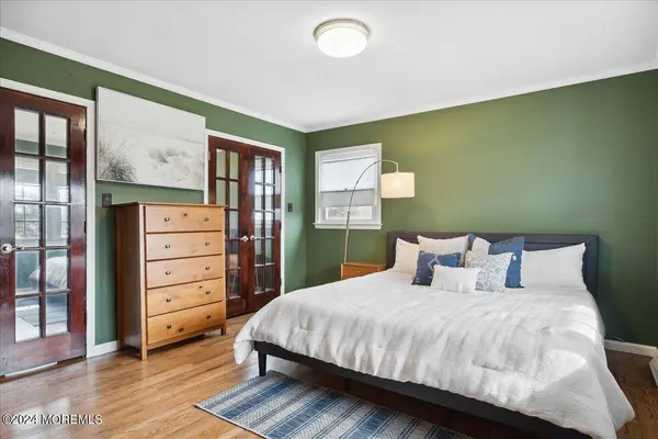 8 Eliot Road, Manalapan, NJ 07726