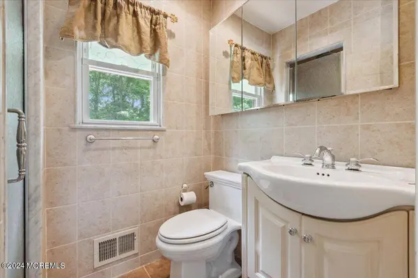 25 Birmingham Drive, Manalapan, NJ 07726