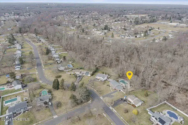 8 Eliot Road, Manalapan, NJ 07726