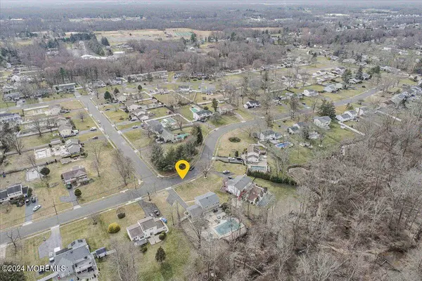 8 Eliot Road, Manalapan, NJ 07726