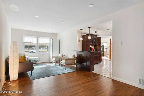 8 Eliot Road, Manalapan, NJ 07726