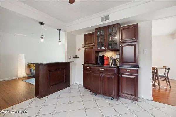 8 Eliot Road, Manalapan, NJ 07726