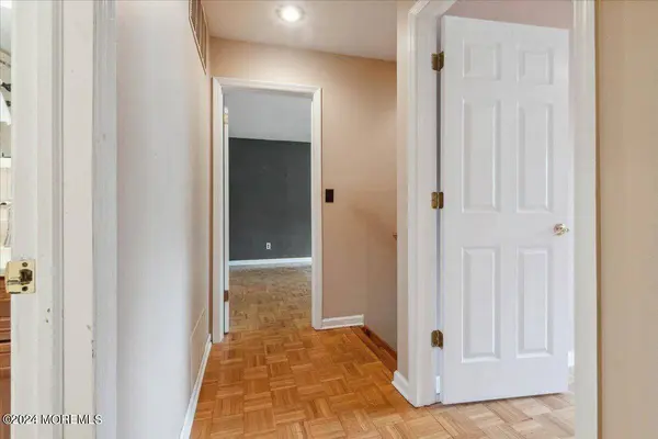 25 Birmingham Drive, Manalapan, NJ 07726