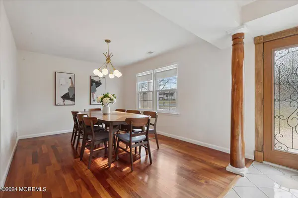 8 Eliot Road, Manalapan, NJ 07726