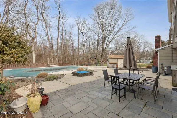 8 Eliot Road, Manalapan, NJ 07726