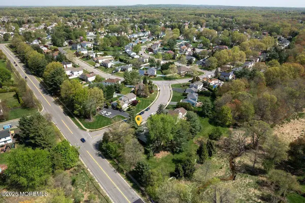 2 Palomino Way, Marlboro, NJ 07746