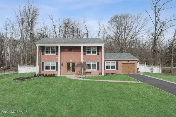 8 Eliot Road, Manalapan, NJ 07726