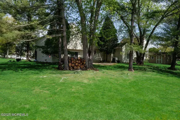 2 Palomino Way, Marlboro, NJ 07746