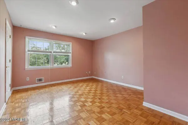 25 Birmingham Drive, Manalapan, NJ 07726