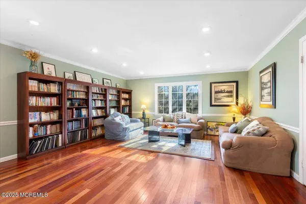 2 Palomino Way, Marlboro, NJ 07746