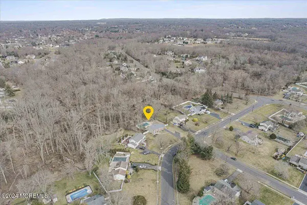 8 Eliot Road, Manalapan, NJ 07726