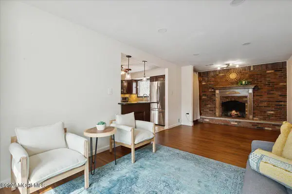 8 Eliot Road, Manalapan, NJ 07726