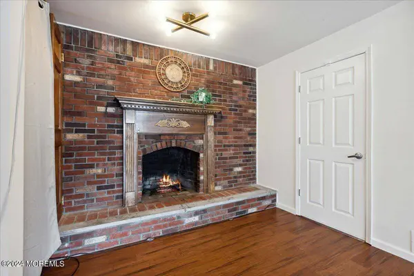 8 Eliot Road, Manalapan, NJ 07726