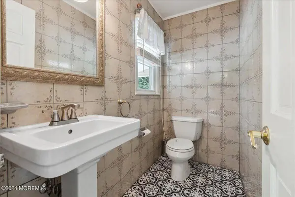 25 Birmingham Drive, Manalapan, NJ 07726