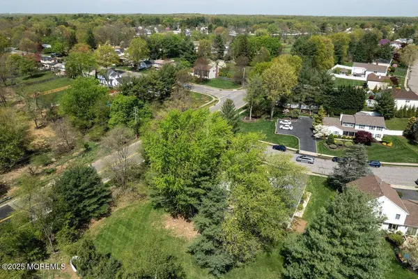 2 Palomino Way, Marlboro, NJ 07746