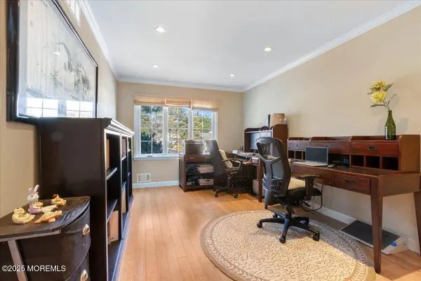 2 Palomino Way, Marlboro, NJ 07746