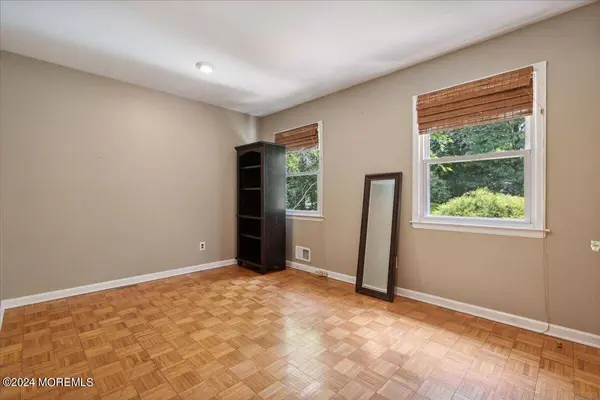 25 Birmingham Drive, Manalapan, NJ 07726