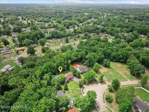 25 Birmingham Drive, Manalapan, NJ 07726