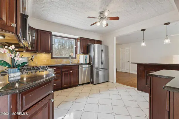 8 Eliot Road, Manalapan, NJ 07726