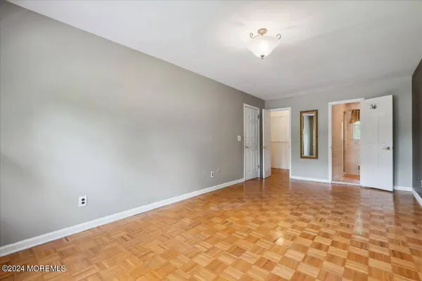 25 Birmingham Drive, Manalapan, NJ 07726