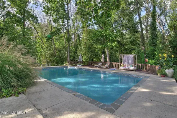 8 Eliot Road, Manalapan, NJ 07726