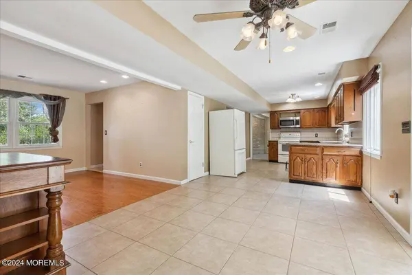 25 Birmingham Drive, Manalapan, NJ 07726