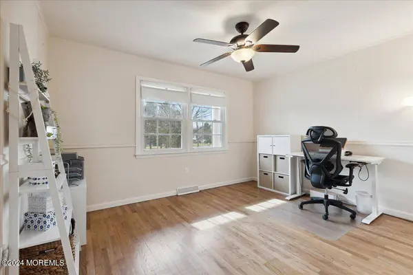 8 Eliot Road, Manalapan, NJ 07726