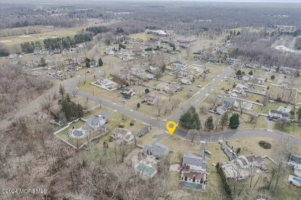 8 Eliot Road, Manalapan, NJ 07726