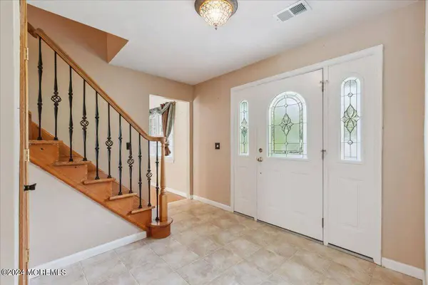 25 Birmingham Drive, Manalapan, NJ 07726