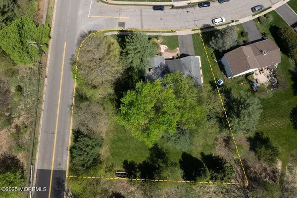 2 Palomino Way, Marlboro, NJ 07746