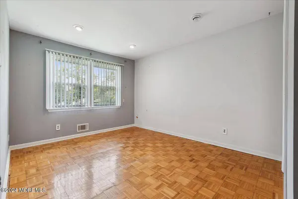25 Birmingham Drive, Manalapan, NJ 07726