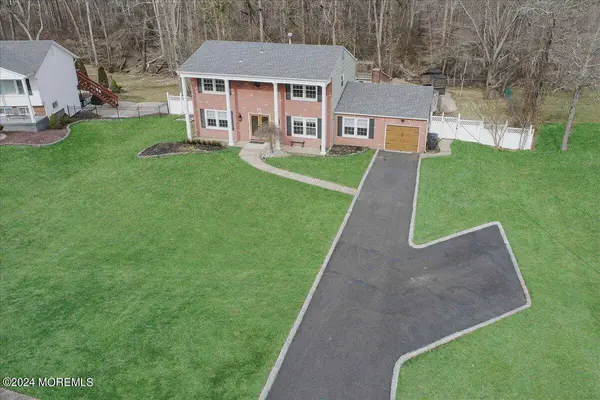 8 Eliot Road, Manalapan, NJ 07726