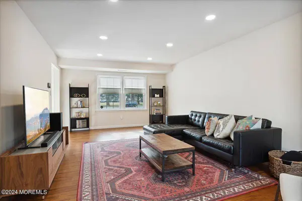 8 Eliot Road, Manalapan, NJ 07726