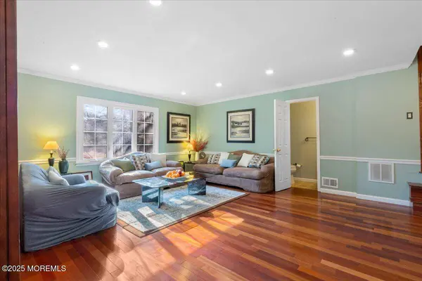 2 Palomino Way, Marlboro, NJ 07746