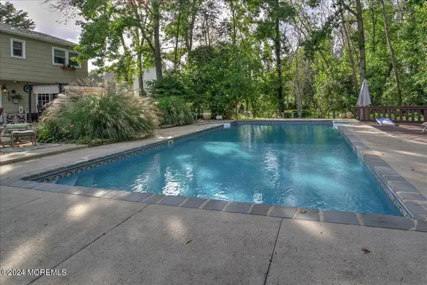 8 Eliot Road, Manalapan, NJ 07726