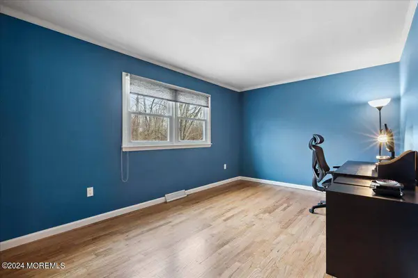 8 Eliot Road, Manalapan, NJ 07726