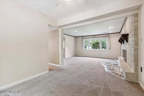 25 Birmingham Drive, Manalapan, NJ 07726