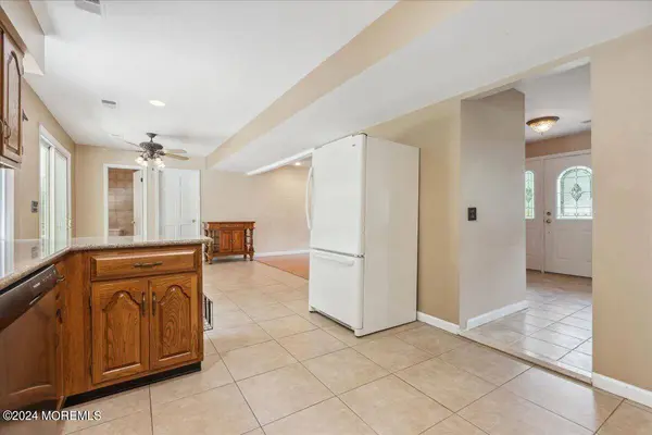 25 Birmingham Drive, Manalapan, NJ 07726