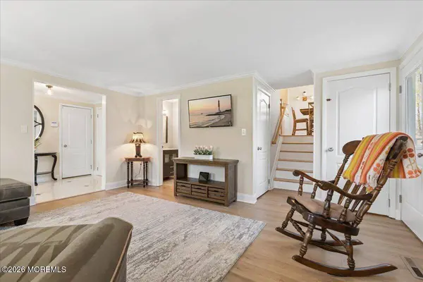 81 Kings Way, Freehold, NJ 07728