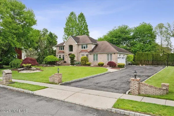 5 Martin Court, Manalapan, NJ 07726