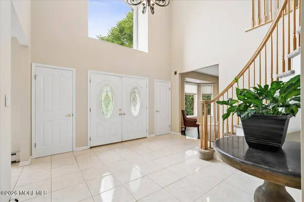 5 Martin Court, Manalapan, NJ 07726