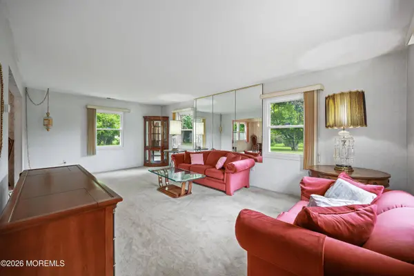 21 Forge Court, Freehold, NJ 07728