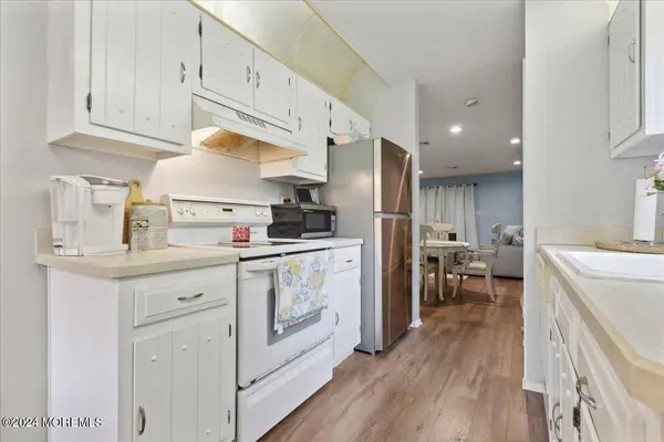 173 Amberly Drive #D, Manalapan, NJ 07726